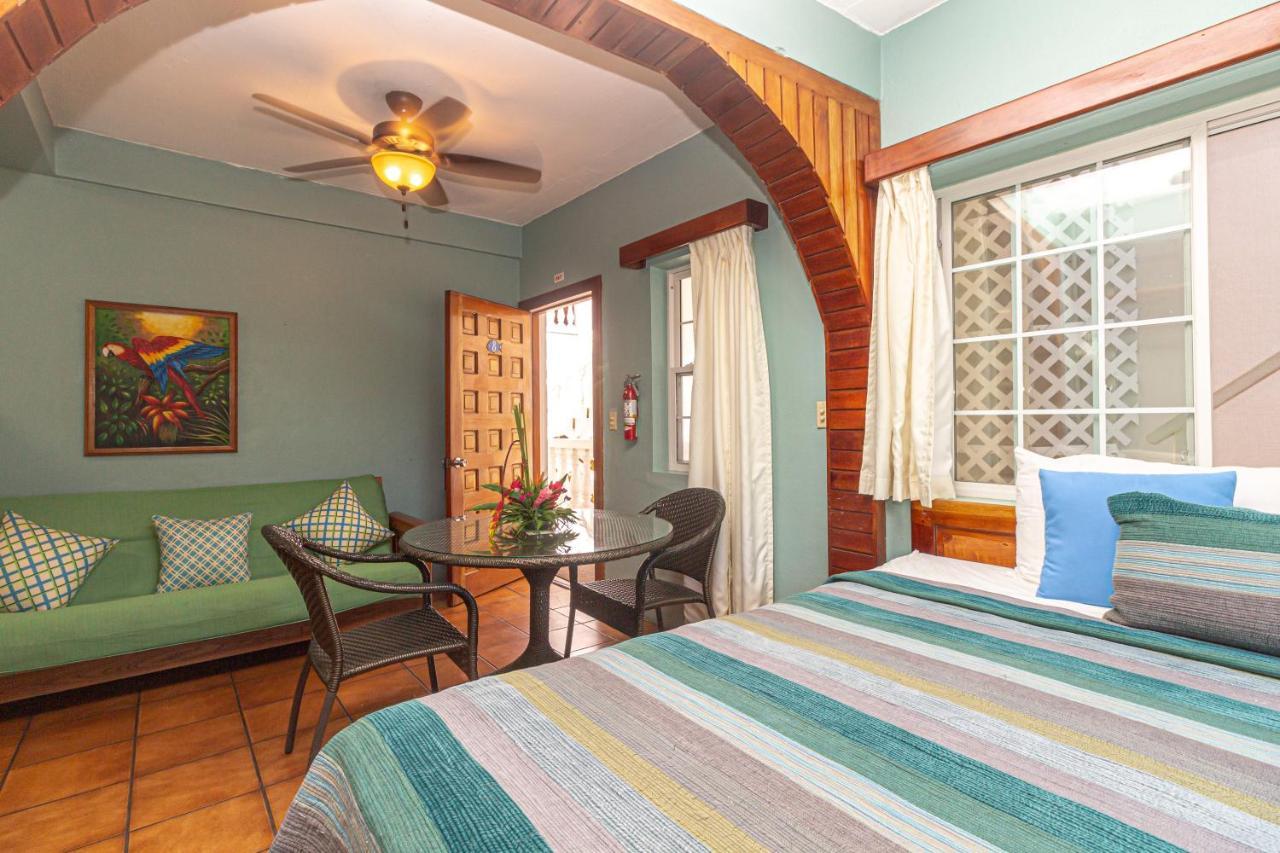 Blue Tang Inn San Pedro  Extérieur photo