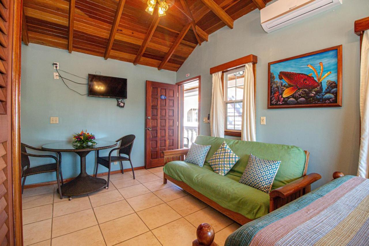 Blue Tang Inn San Pedro  Extérieur photo